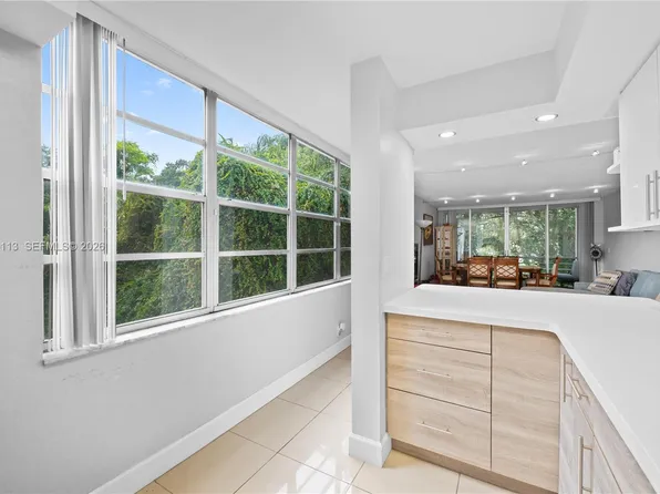 9400 Live Oak Pl APT 305, Davie, FL 33324
