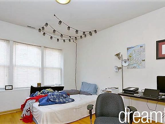 4th image of 2243 W Belmont Ave APT 2F