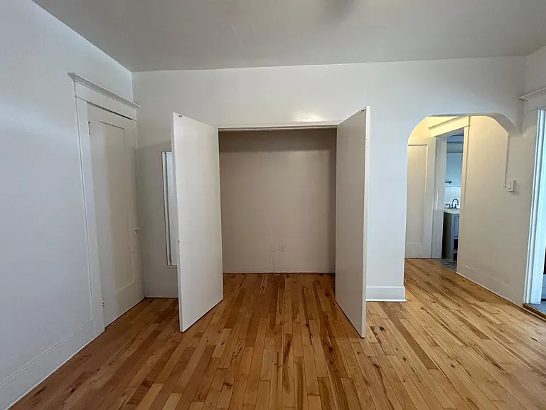 836 S Park View St #6 — Photo 9