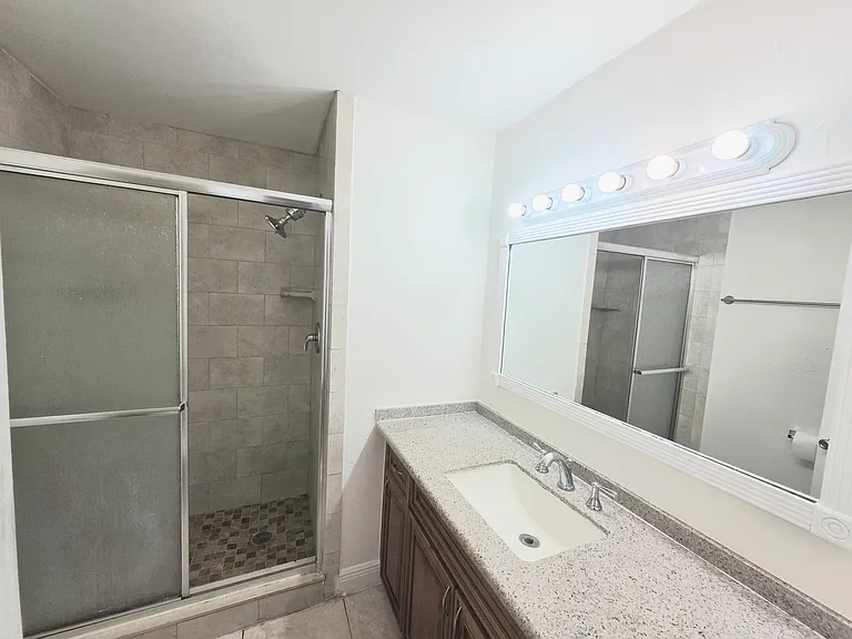 683 NW 13th St #27 — Photo 9