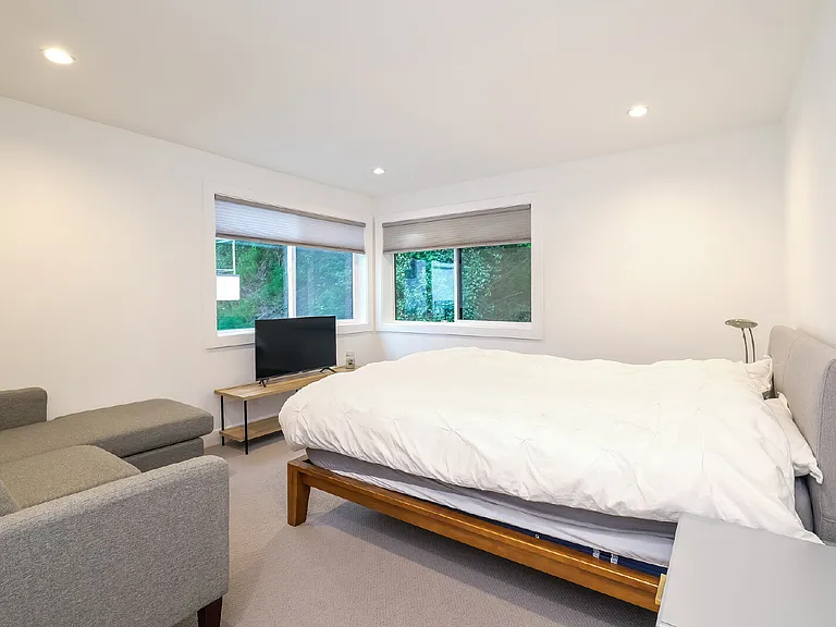 1639 Harbor Ave SW #301 — Photo 11