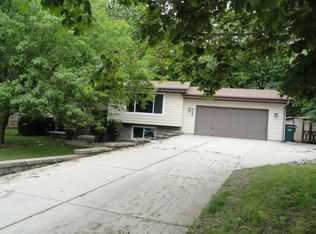 828 Ridge View Dr, Hartford, WI 53027