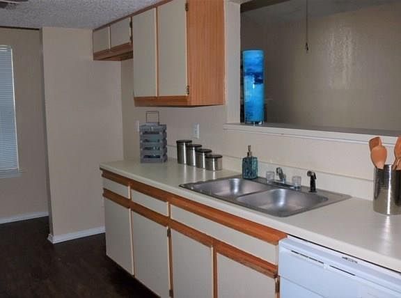 4th image of 4304 Hulen Cir E #4304