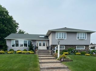 303 Fairfax Rd, Massapequa, NY 11758