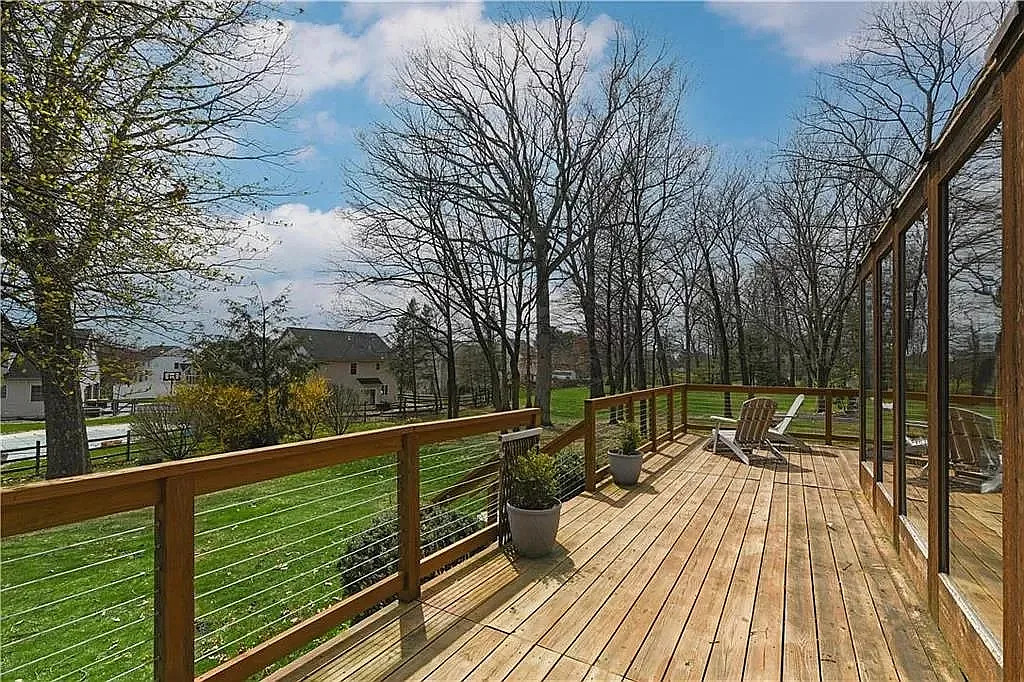 4 bed, 2432 sqft, $3,695 — Photo 4
