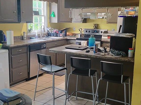 2nd image of 229 Thimblemill Dr