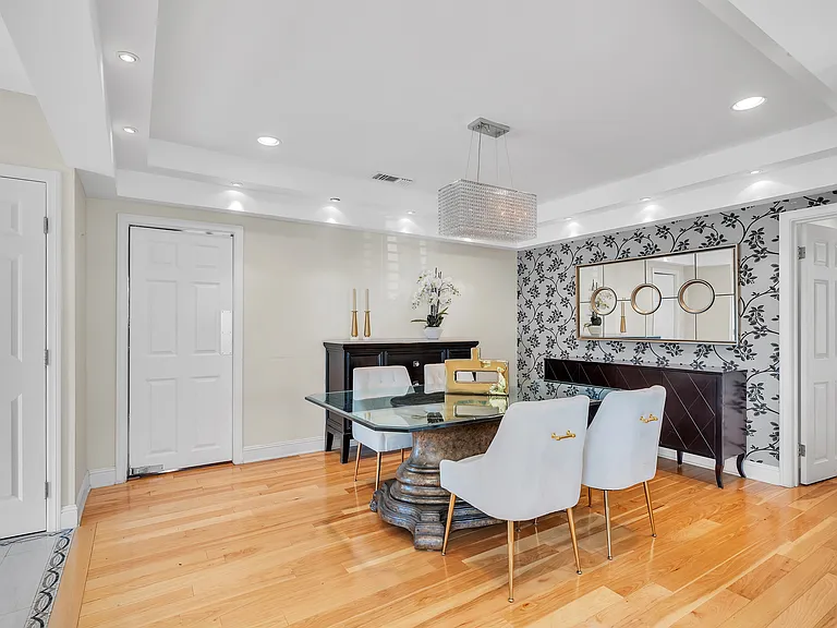 326 N Doheny Dr — Photo 9