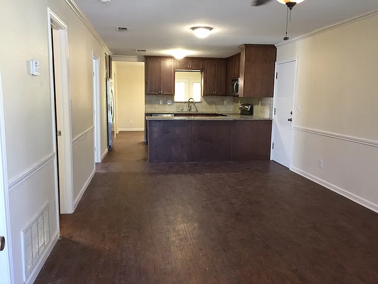4516 Avenue C — Photo 6