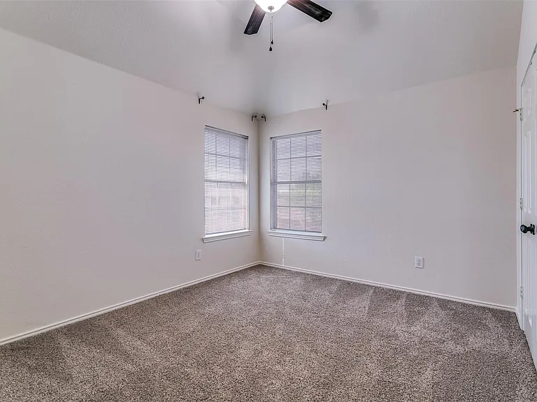 1649 Bennington Dr — Photo 9