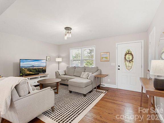 4th image of 7516 Thorncliff Dr
