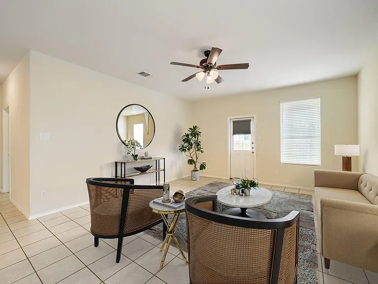 616 Sonterra Blvd — Photo 4