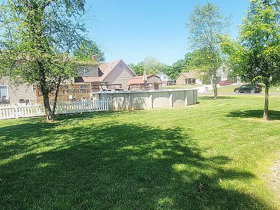 4th image of 68 Luzern Ln