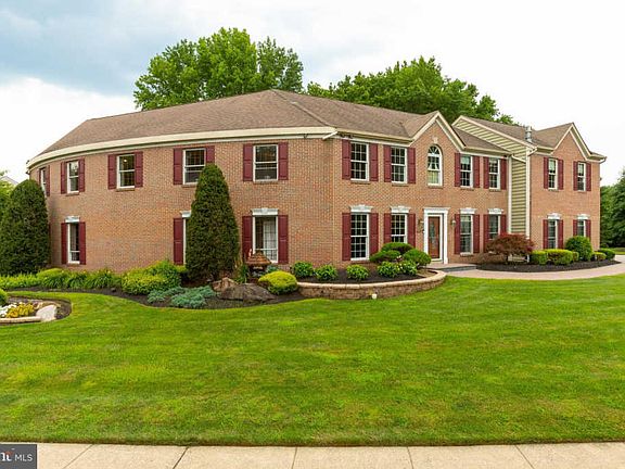 5th image of 4408 N Woodland Dr