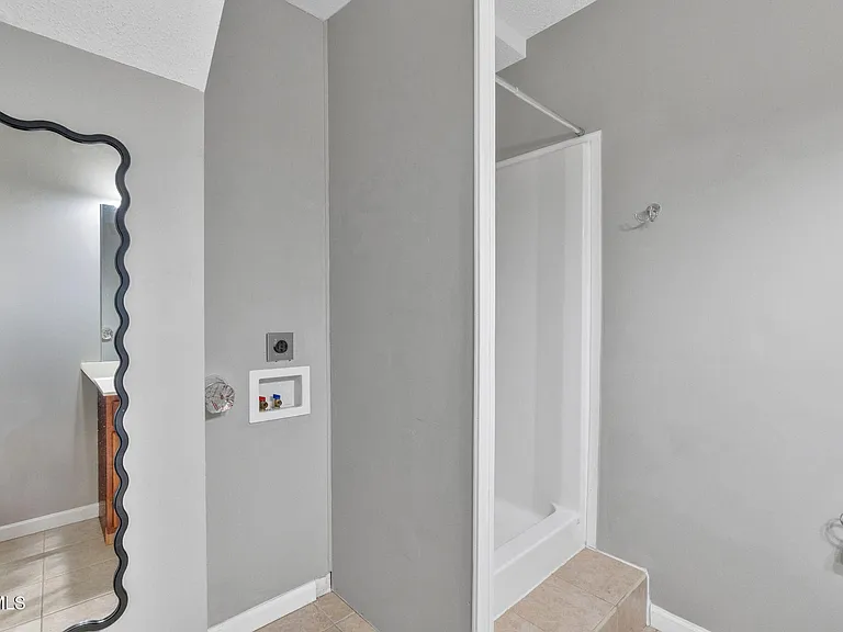 1125 Faye St — Photo 24