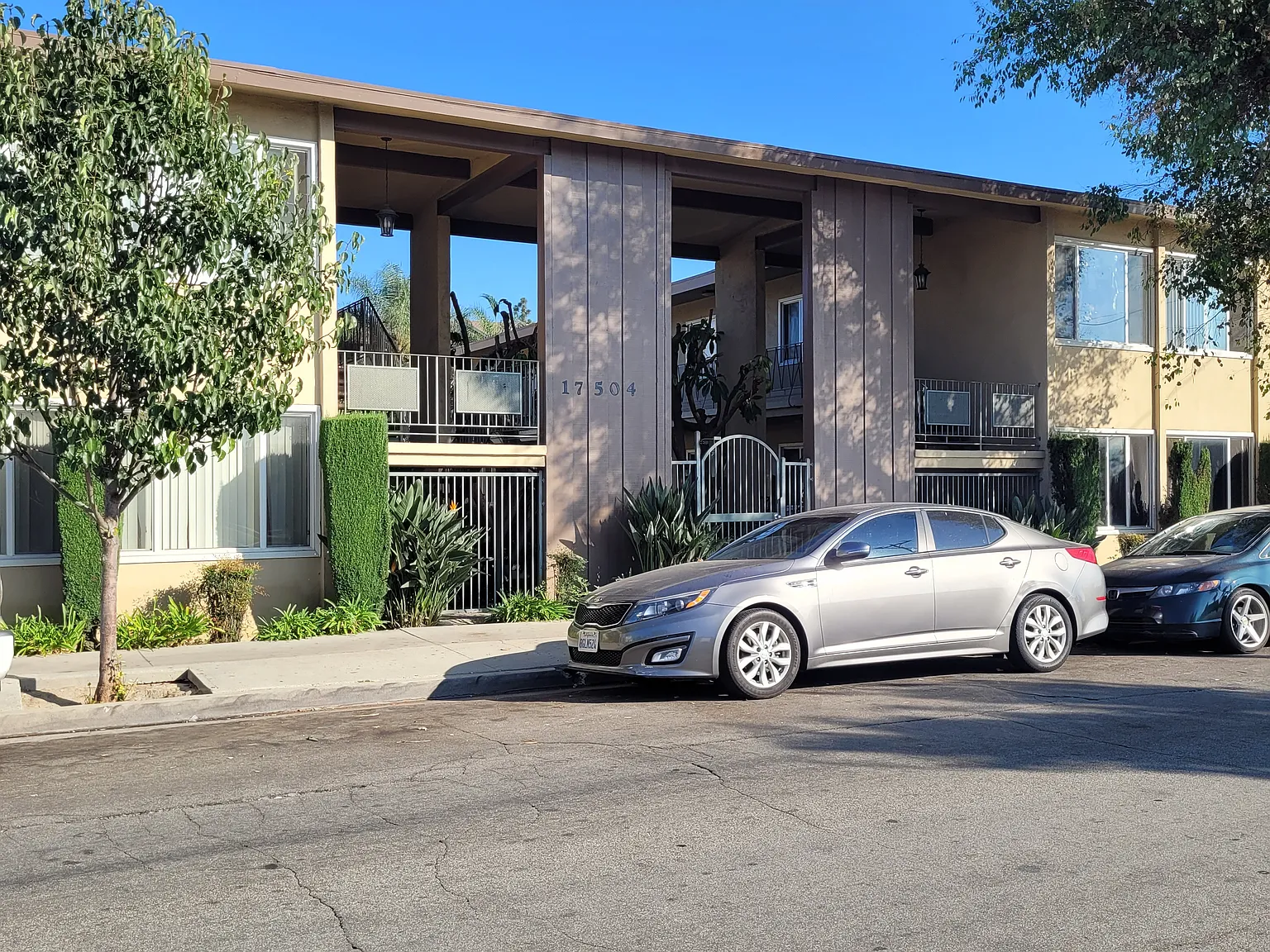 2 bed, 800 sqft, $2,350 — Photo 2