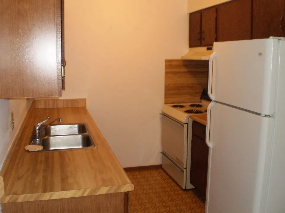611 W Liberty St #3