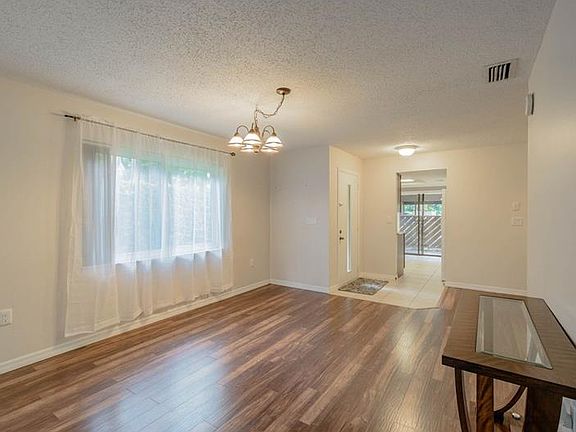 3rd image of 507 Duxbury Ct APT B