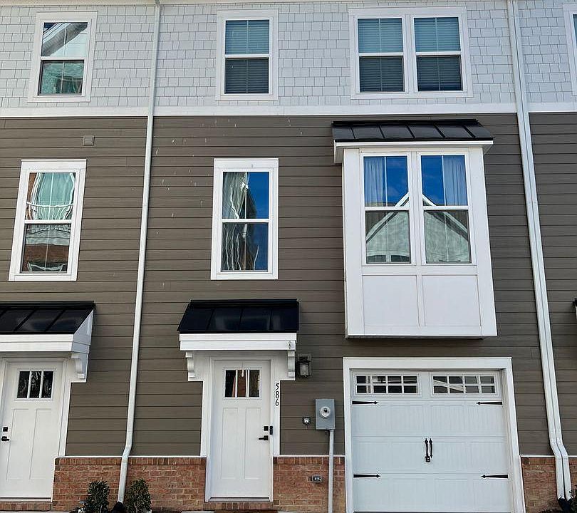 1st image of 586 Westport St