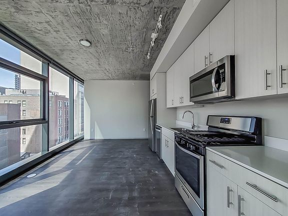 4th image of 714 S Clark St #716