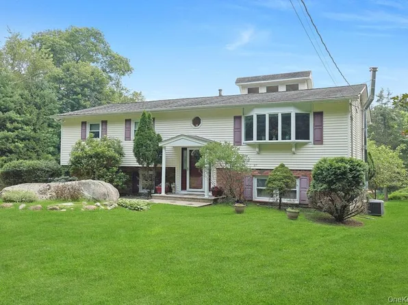 15 Augur Road, Airmont, NY 10901