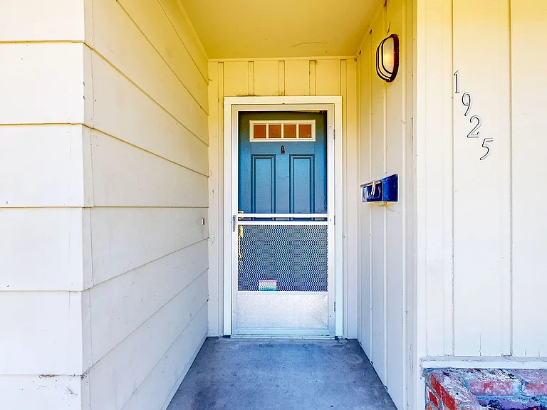 1925 Leafgreen Dr — Photo 4