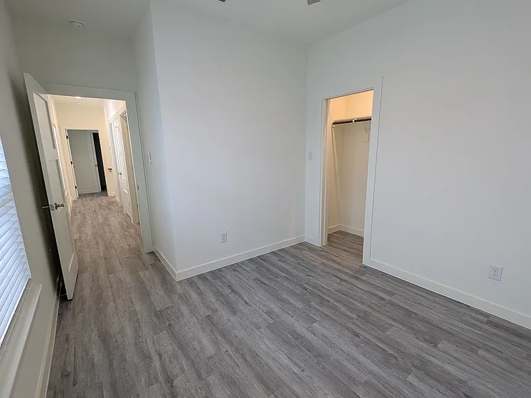 625 Essex St — Photo 14