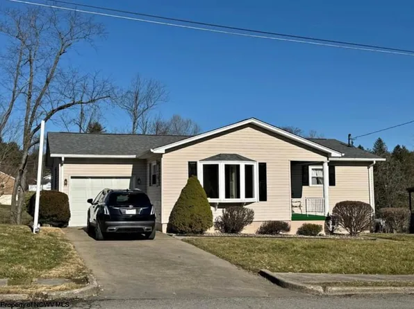 5 Duffy St, Shinnston, WV 26431