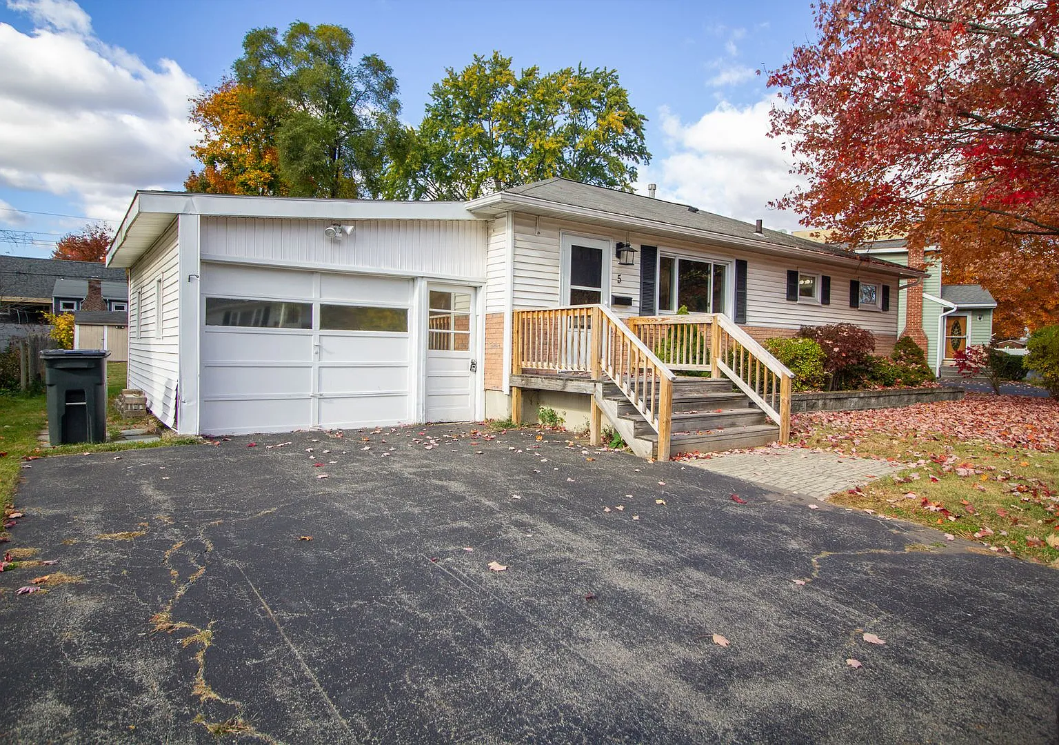 Home For Rent in the Village of Colonie — Photo 2