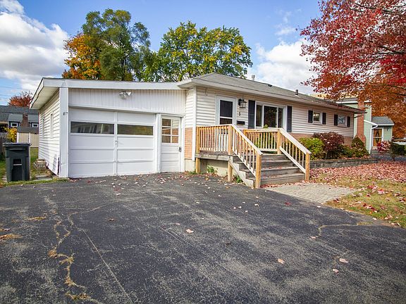 2nd image of 5 Huckleberry Ln