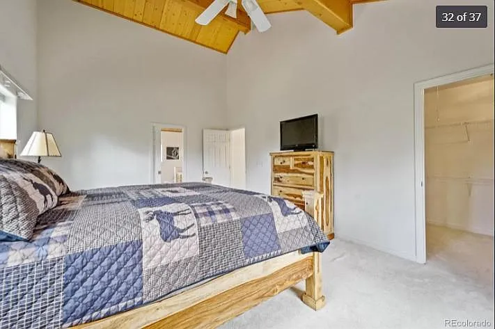 Master Bedroom (upstairs)