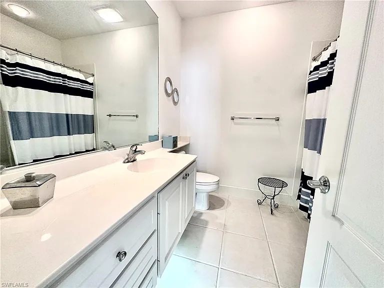 6182 Towncenter Cir — Photo 17