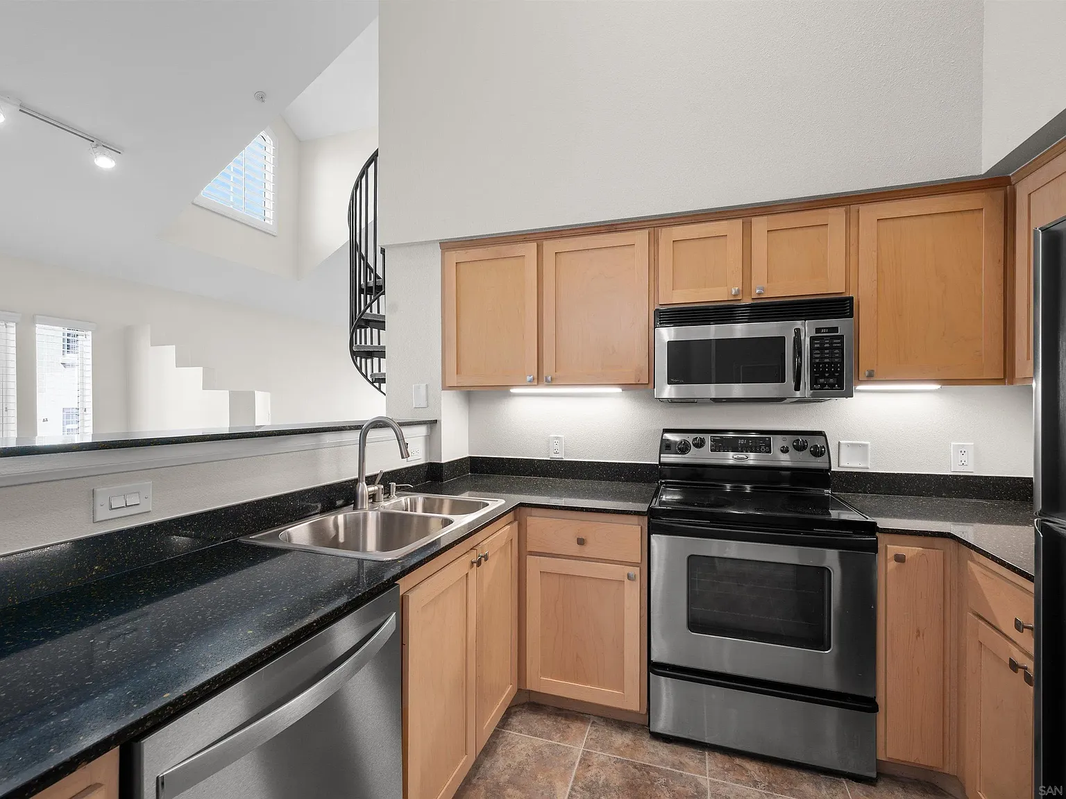 Laurel Bay Condominiums — Photo 4