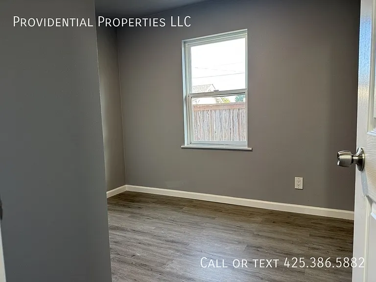 708 D St SE — Photo 7