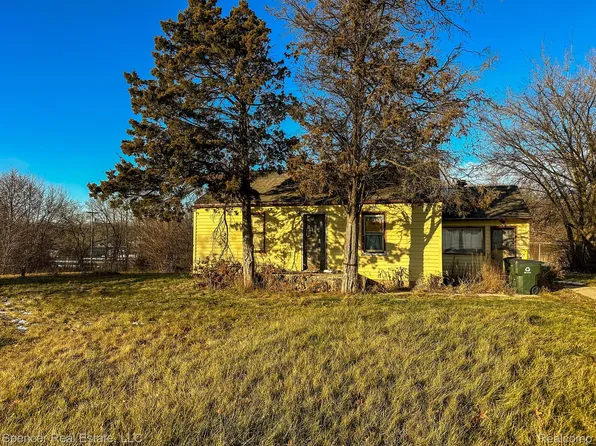 1069 Brown Rd, Orion, MI 48359