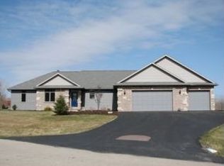 5904 Wood Brook Cir, Little Suamico, WI 54141