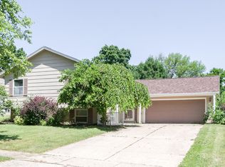 3804 Yellow Pine Ct NE, Cedar Rapids, IA 52402