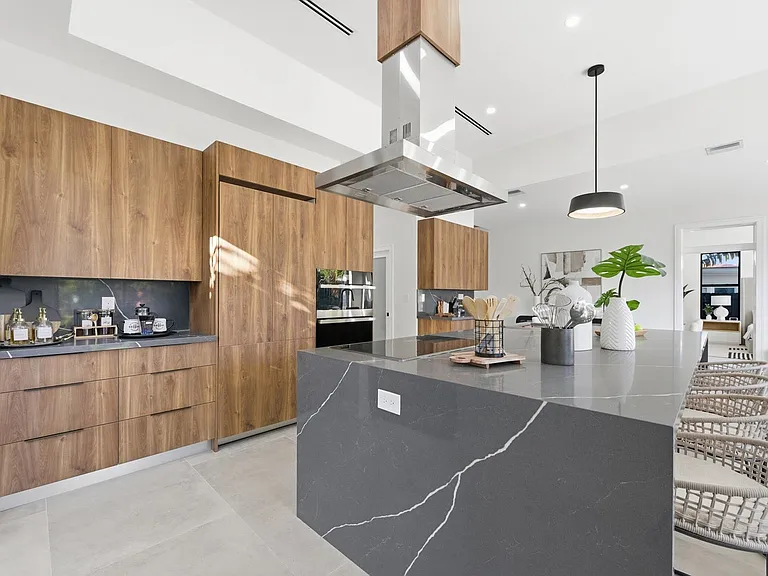 1308 Avocado Isle — Photo 4