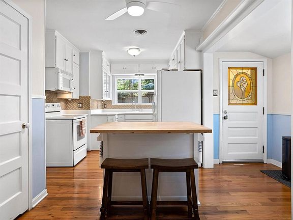 4th image of 6337 Kenwick Ave