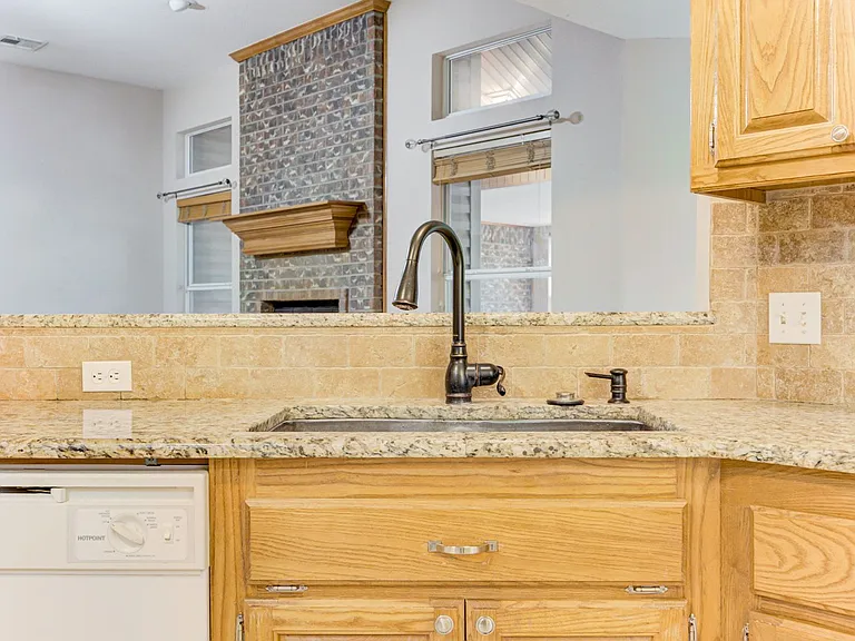 605 Eastview Dr — Photo 18