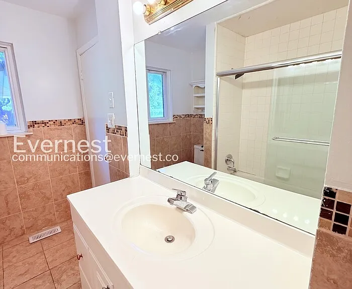 4224 Frazho Rd — Photo 11