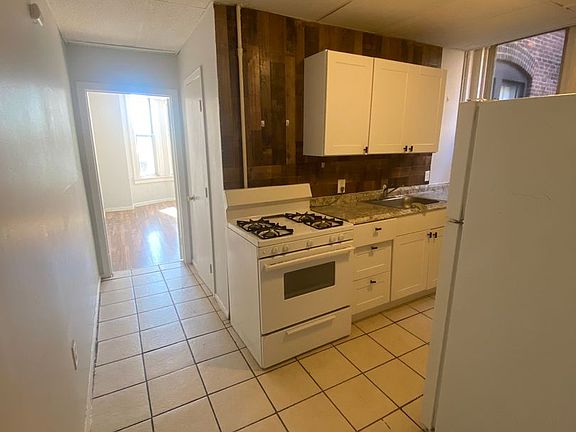 5th image of 81 W Main St APT 4