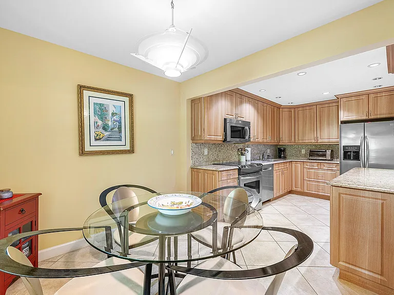 22 Westgate Ln #E — Photo 6