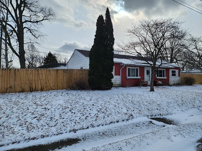 2415 Lamb St — Photo 2