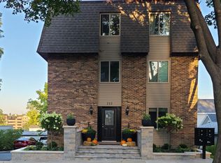 212 S 4th St #4, Saint Charles, IL 60174