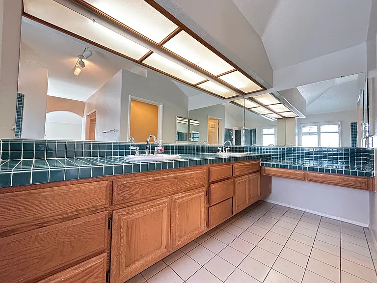 8132 E Hillsdale Dr — Photo 48