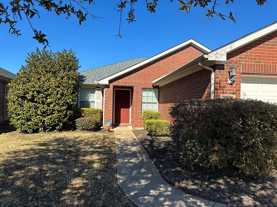 1st image of 515 Creekside Dr
