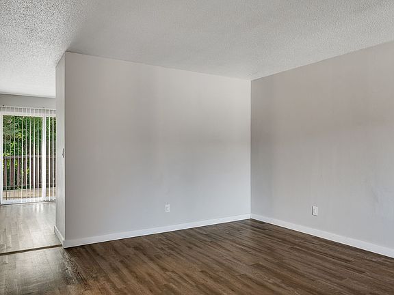 3rd image of 1112 10th Ave N APT 7