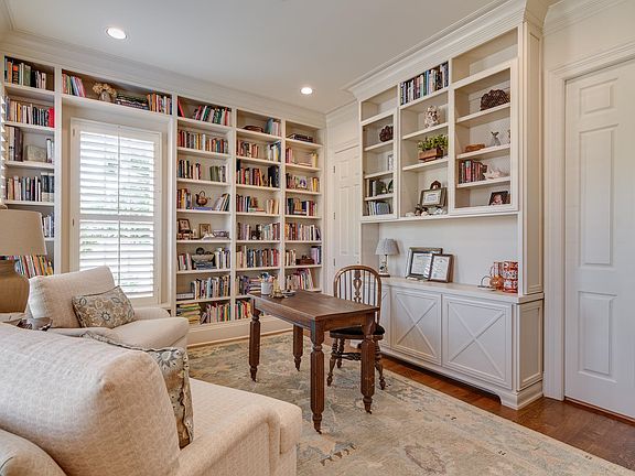 5th image of 1984 Arden Walk Ln
