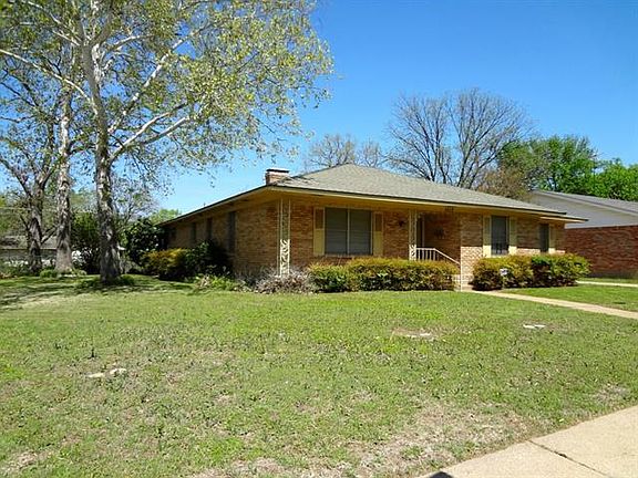3rd image of 1117 Bandera Ln