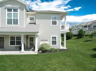 704 Vly Point Dr, Niskayuna, NY 12309